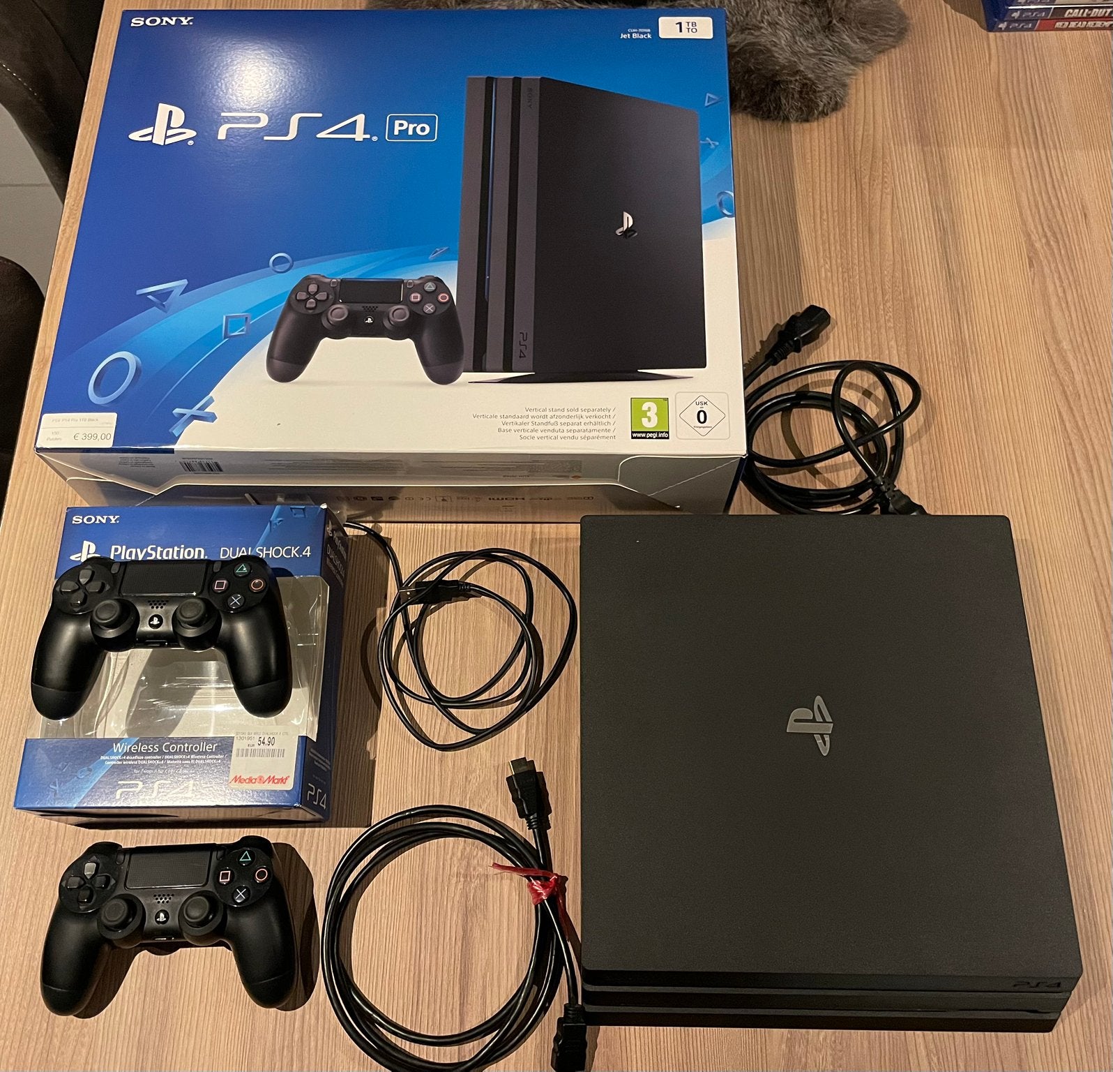 Sony PlayStation 4 Pro (1TB) (INCLUSIEF ORIGINELE DOOS!), Games en Spelcomputers, Ophalen, Met 2 controllers, Zo goed als nieuw