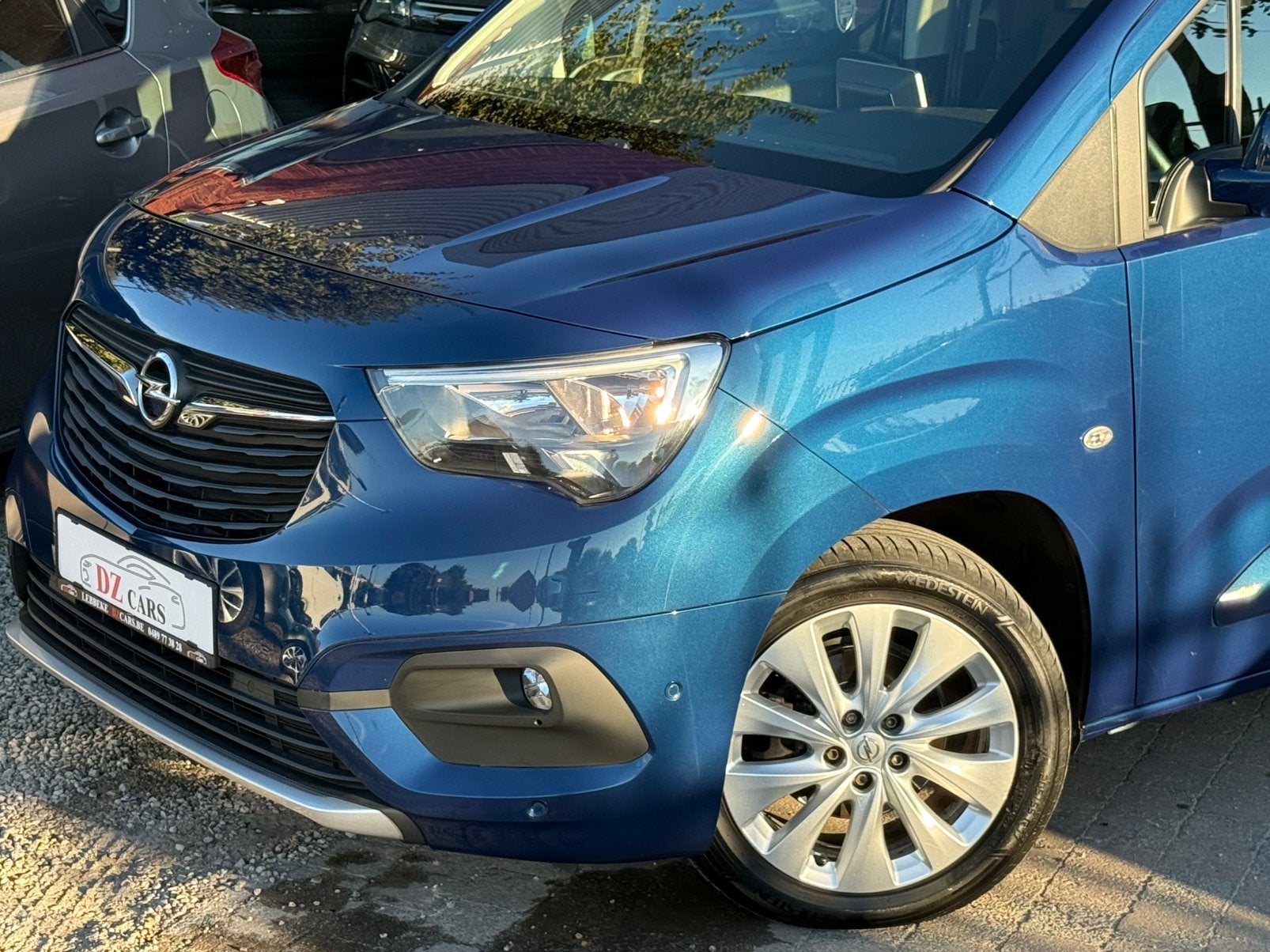 OPEL COMBO LIFE 1.2I 110PK |NAVI | CAMERA | APPLE CARPLAY |, Voorwielaandrijving, Dealer onderhouden, Navigatiesysteem, Blauw