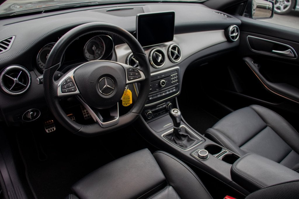 Mercedes-Benz CLA 250 AMG-Line / HISTORIEK / LEDER, Voorwielaandrijving, 4 cilinders, Zwart, Leder