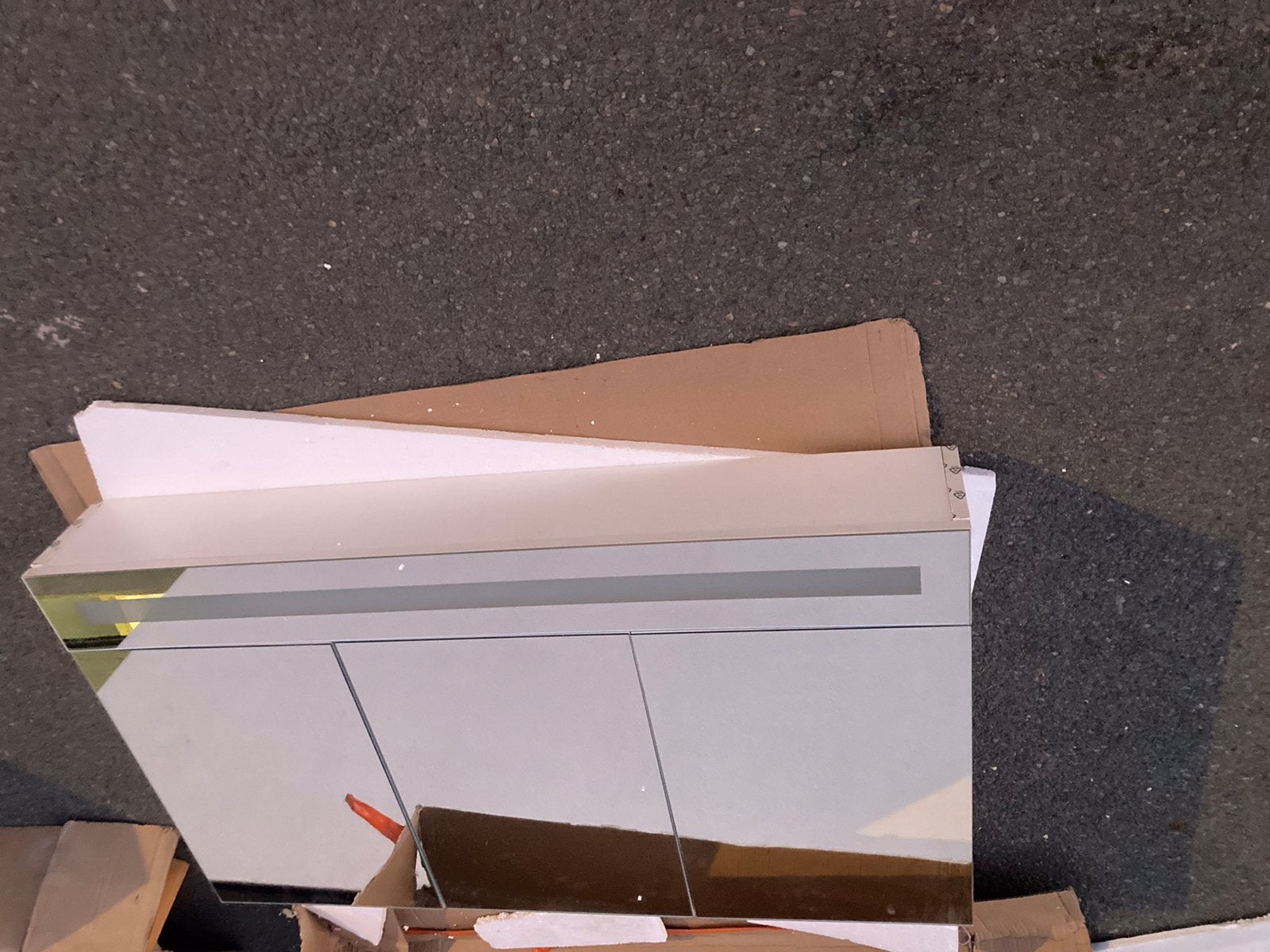 Nieuwe badkamerkast met drie deuren, Huis en Inrichting, Badkamer | Badkamermeubels, Ophalen, Spiegelkast, 100 tot 150 cm, Nieuw