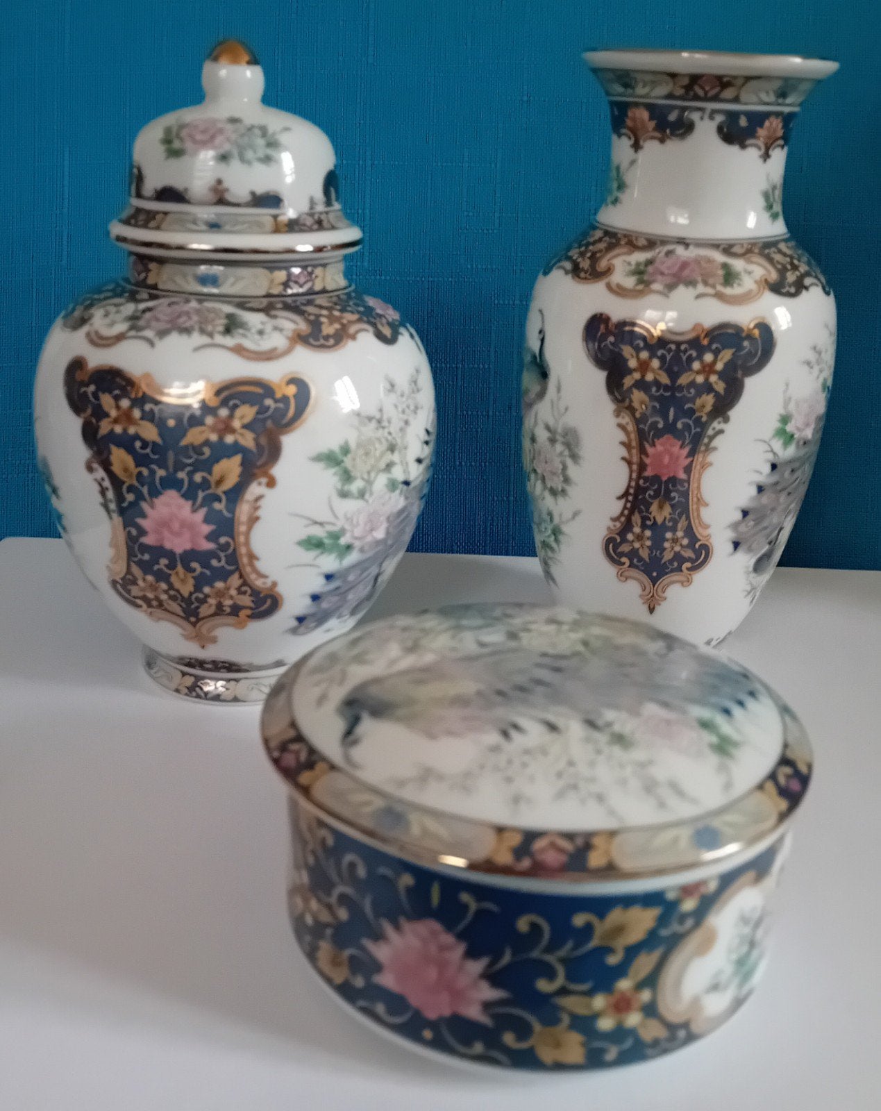 Service 3 pièces en porcelaine de VAGA Japan-Peacock & gold, Antiquités & Art, Antiquités | Vases, Enlèvement ou Envoi