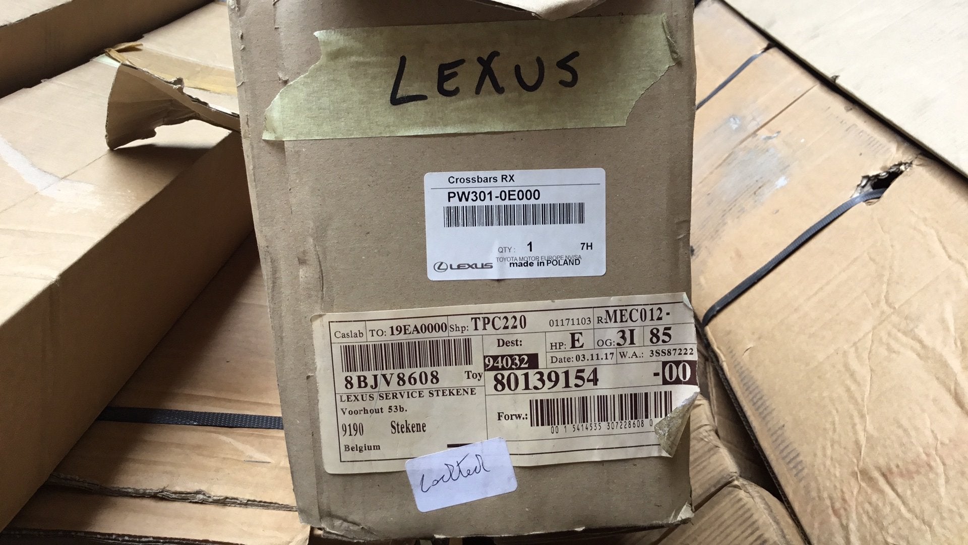 Nieuwe crossbars RX Lexus PW301-0E000, Auto diversen, Ophalen, Zo goed als nieuw