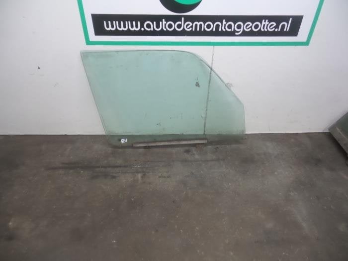 Vitre portière 4portes avant droite d'un Mercedes 260SE-600, Utilisé, -, -, Enlèvement ou Envoi