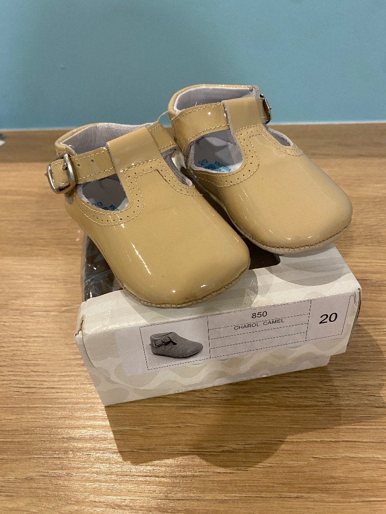 Baby schoentjes beige, Kinderen en Baby's, Babykleding | Schoentjes en Sokjes, Ophalen, Meisje, Gebruikt, Schoentjes