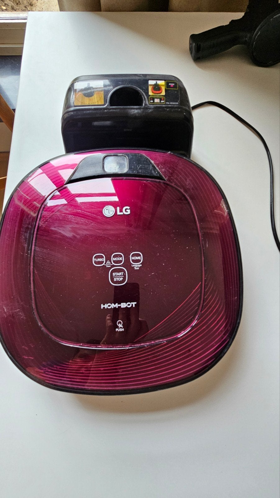 Stofzuigerrobot LG HomBot, Ophalen, Overige merken, Geschikt voor harde vloeren, Zo goed als nieuw