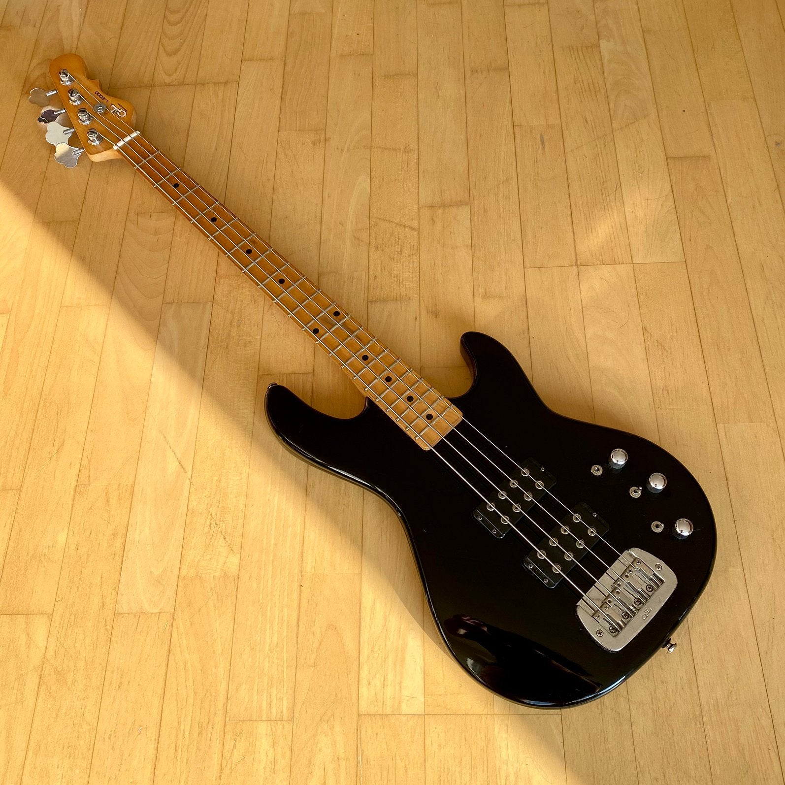 G&L Tribute L-2000 Black / maple high gloss - 2012, Enlèvement ou Envoi, Utilisé, Électrique