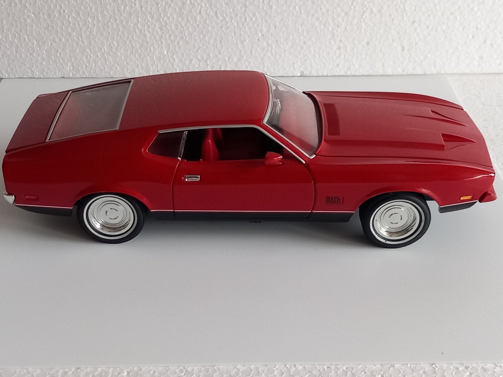 FORD MUSTANG MACH 1. JAMES BOND. ERTL . 1/18, Ophalen of Verzenden, Zo goed als nieuw, ERTL