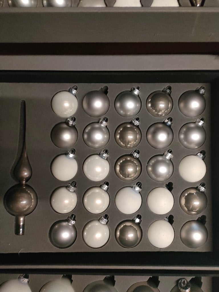 Box met 100 kerstballen, Ophalen, Zo goed als nieuw