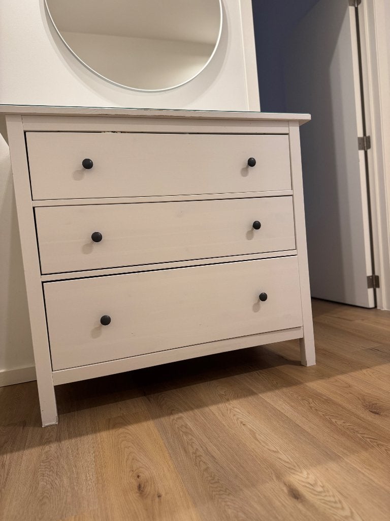 Commode blanche à 3 tiroirs avec plateau en verre, Enlèvement
