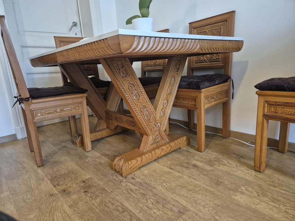 Table sculptée Marocaine, Enlèvement, Comme neuf