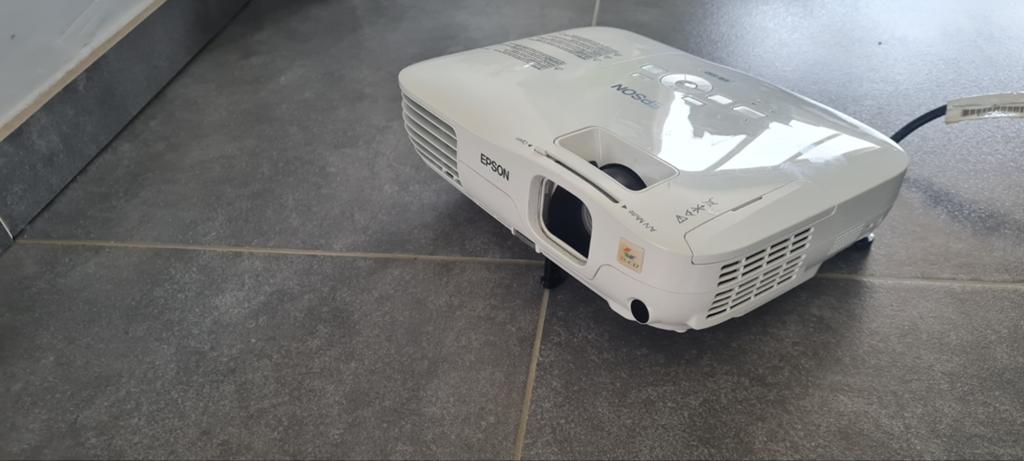 Beamer Epson EB-S10 en hitachi CP-WX410, Audio, Tv en Foto, Beamers, Ophalen