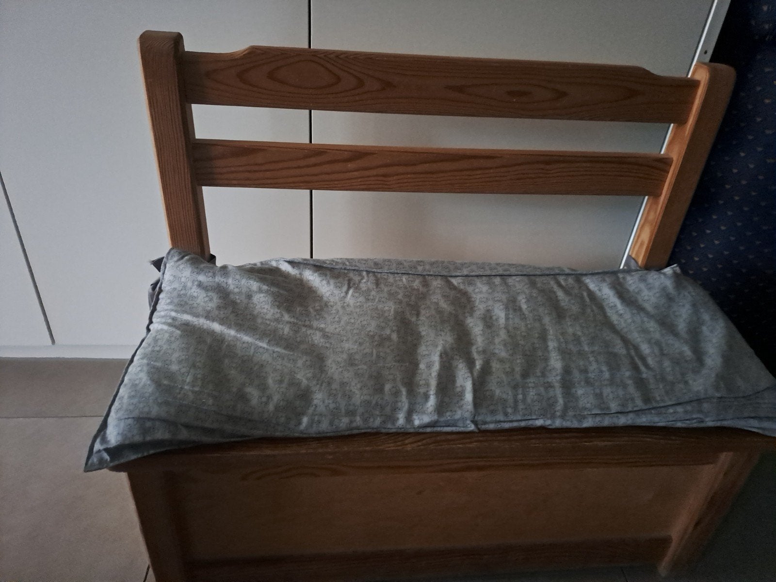 houten kinderbankje, Ophalen