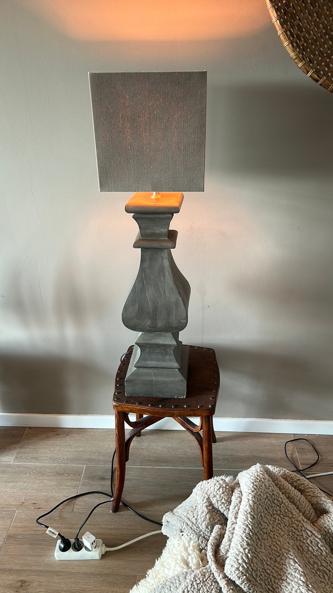 Lampadaire rural en bois avec abat-jour en lin, Maison & Meubles, Enlèvement, Comme neuf, Bois