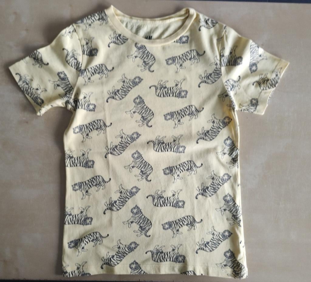 Mooie licht gele t-shirt tijgers, maat 122/128, Enfants & Bébés, Vêtements enfant | Taille 122, Neuf, Garçon, Enlèvement ou Envoi