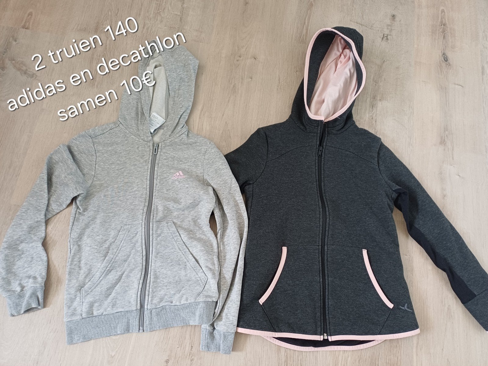 2 maillots de sport (140), Adidas, Enlèvement ou Envoi, Comme neuf, Vêtements de sport ou Maillots de bain
