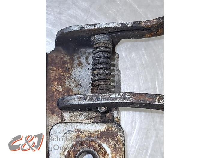 Slotmechaniek Motorkap van een Mercedes Vito, Gebruikt, -, Ophalen of Verzenden, -