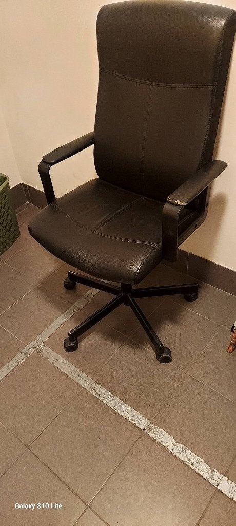 Bureelstoel gebruikt maar in goede staat, zwart., Enlèvement, Utilisé, Chaise de bureau, Ergonomique