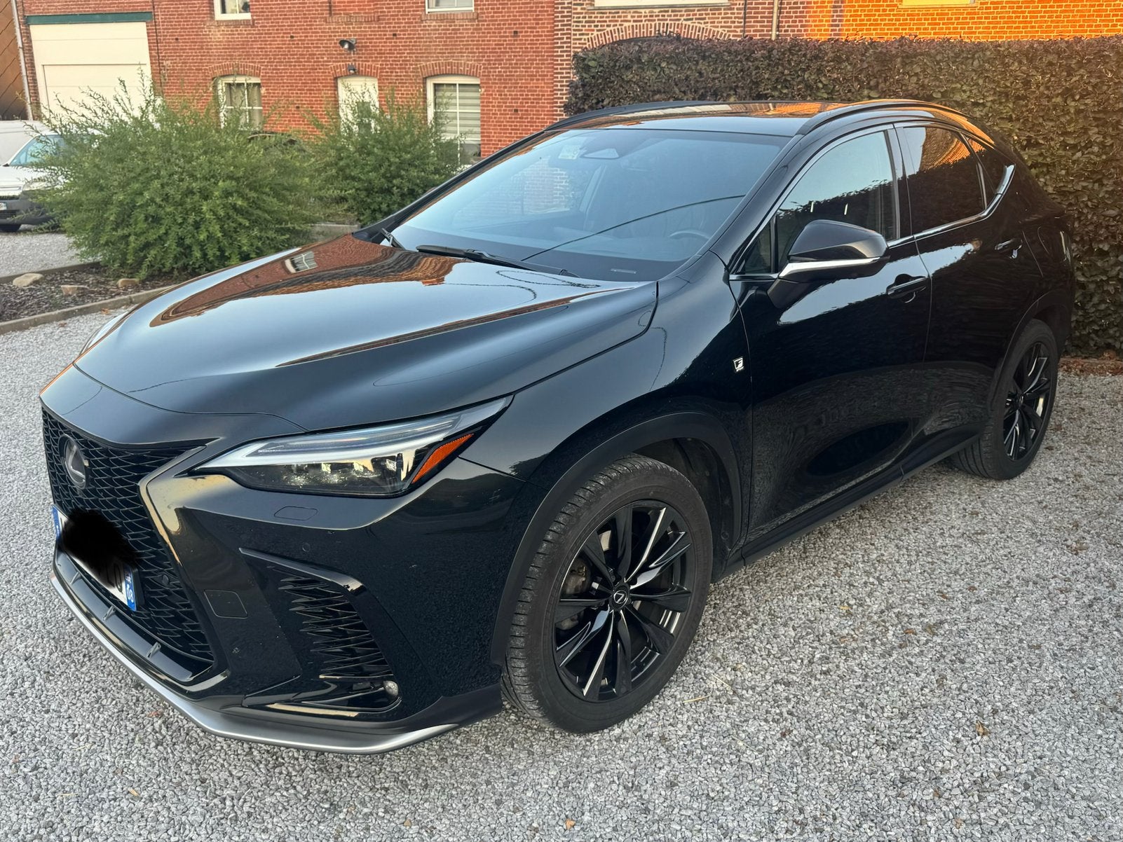 Lexus NX450h+ F sport en parfait état., Auto's, Automaat, Dealer onderhouden, 4 cilinders, 2495 cc
