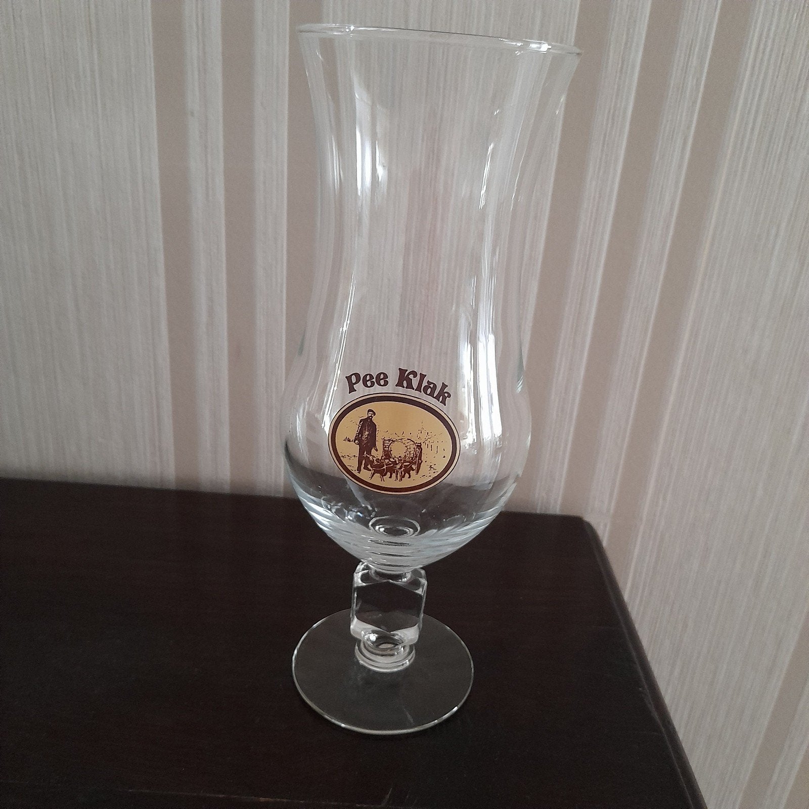 Pee Klak  - bierglas op voet., Verzamelen, Ophalen, Glas of Glazen
