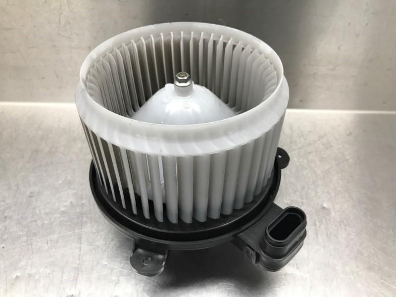 VENTILATEUR RADIATEUR MOTEUR Suzuki Swift (ZC / ZD), Dhr. M. Roggen, Stadsweg 37 37
9917 PV  WIRDUM GR., NL, Suzuki, Utilisé