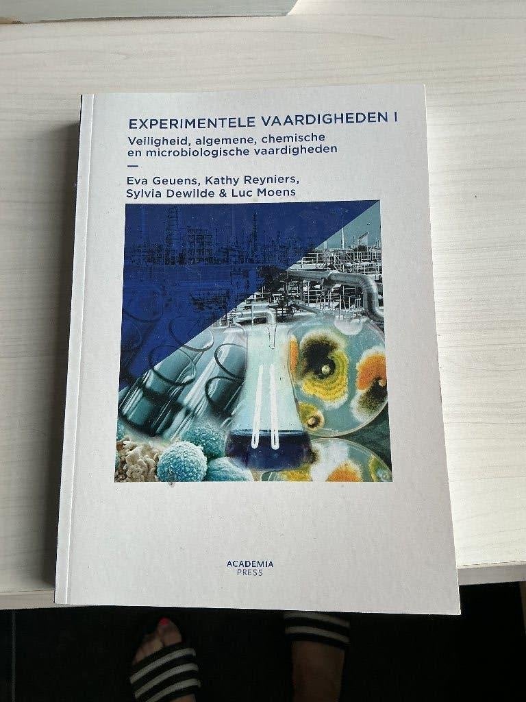 Boek experimentele vaardigheden UAntwerpen, Boeken, Ophalen of Verzenden, Zo goed als nieuw