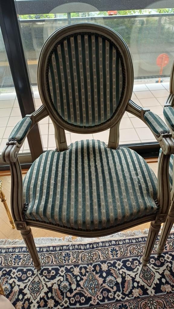 Set van 4 identieke Louis XV zetels, Enlèvement
