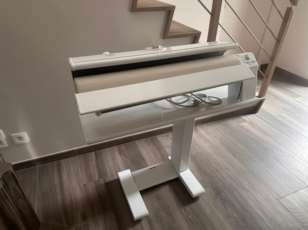 Strijkrol Miele B 995D, Ophalen, Zo goed als nieuw