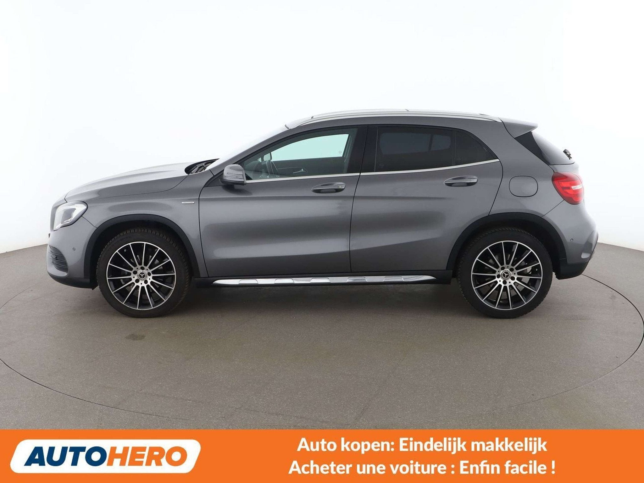 Mercedes-Benz GLA 200 GLA 200 AMG Line (automatique), Autos, Mercedes-Benz, Argent ou Gris, Achat, 156 ch, Noir