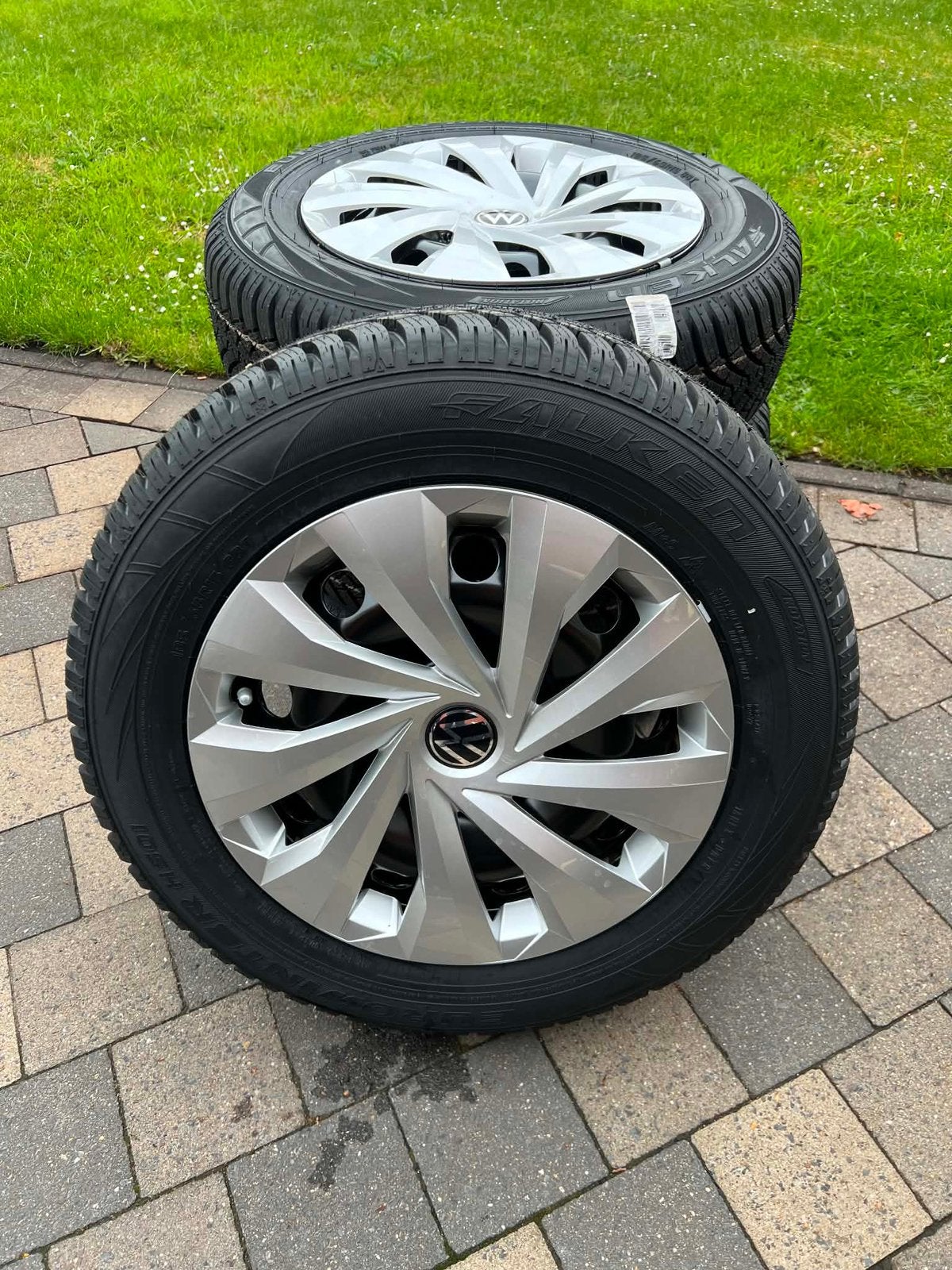 NOUVEAU SET D'HIVER VW POLO 185/65/R15, Autos : Pièces & Accessoires, Pneus & Jantes, Neuf, 15 pouces, Pneus et Jantes, Pneus hiver