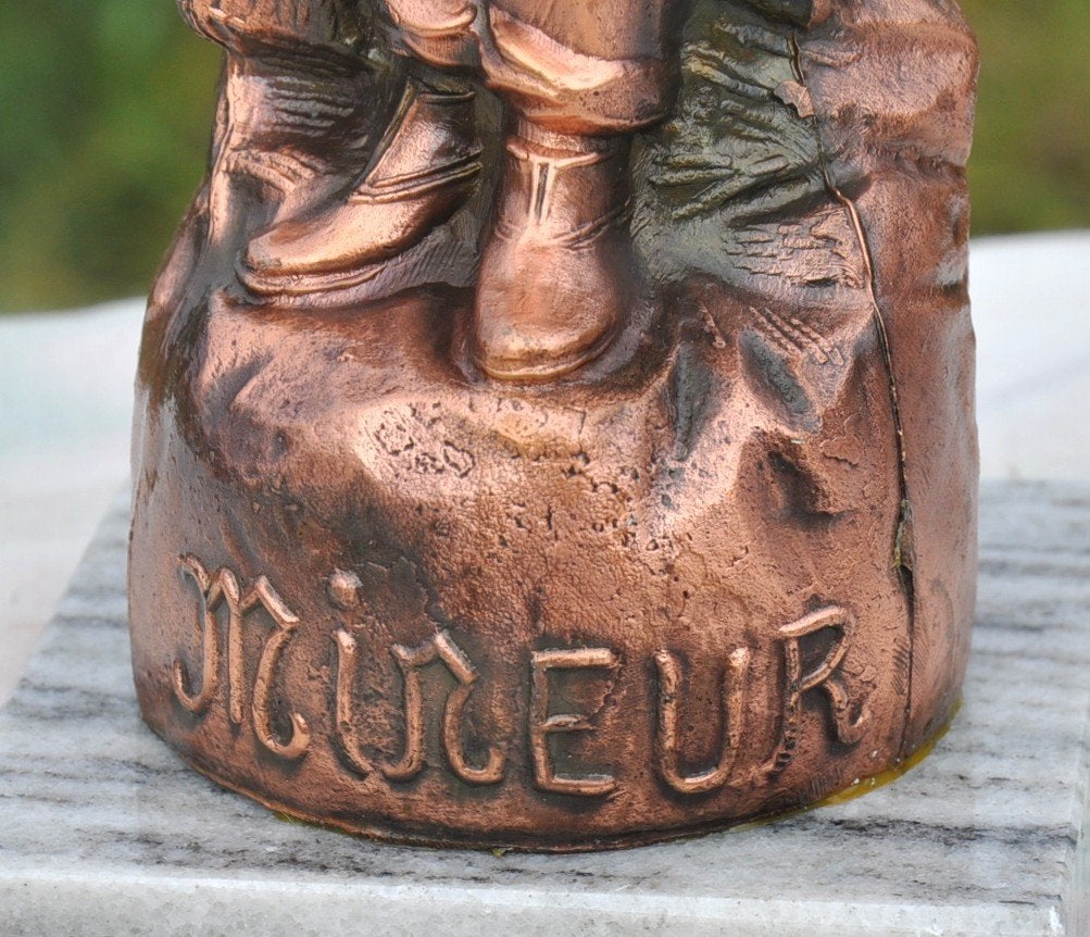 mineur en regule cuivré socle marbre, Enlèvement ou Envoi