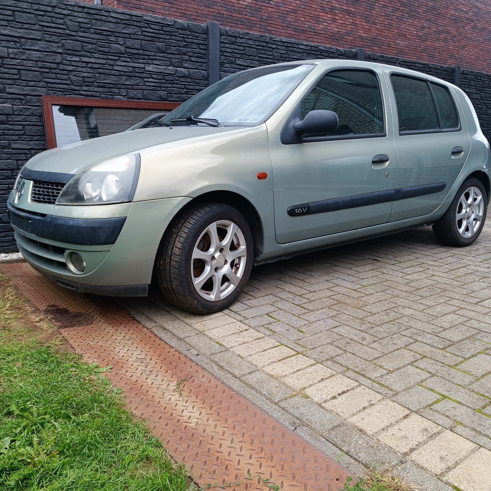 Renault Clio 1.2 essence toutes les pièces sont à vendre

to, Enlèvement, Renault