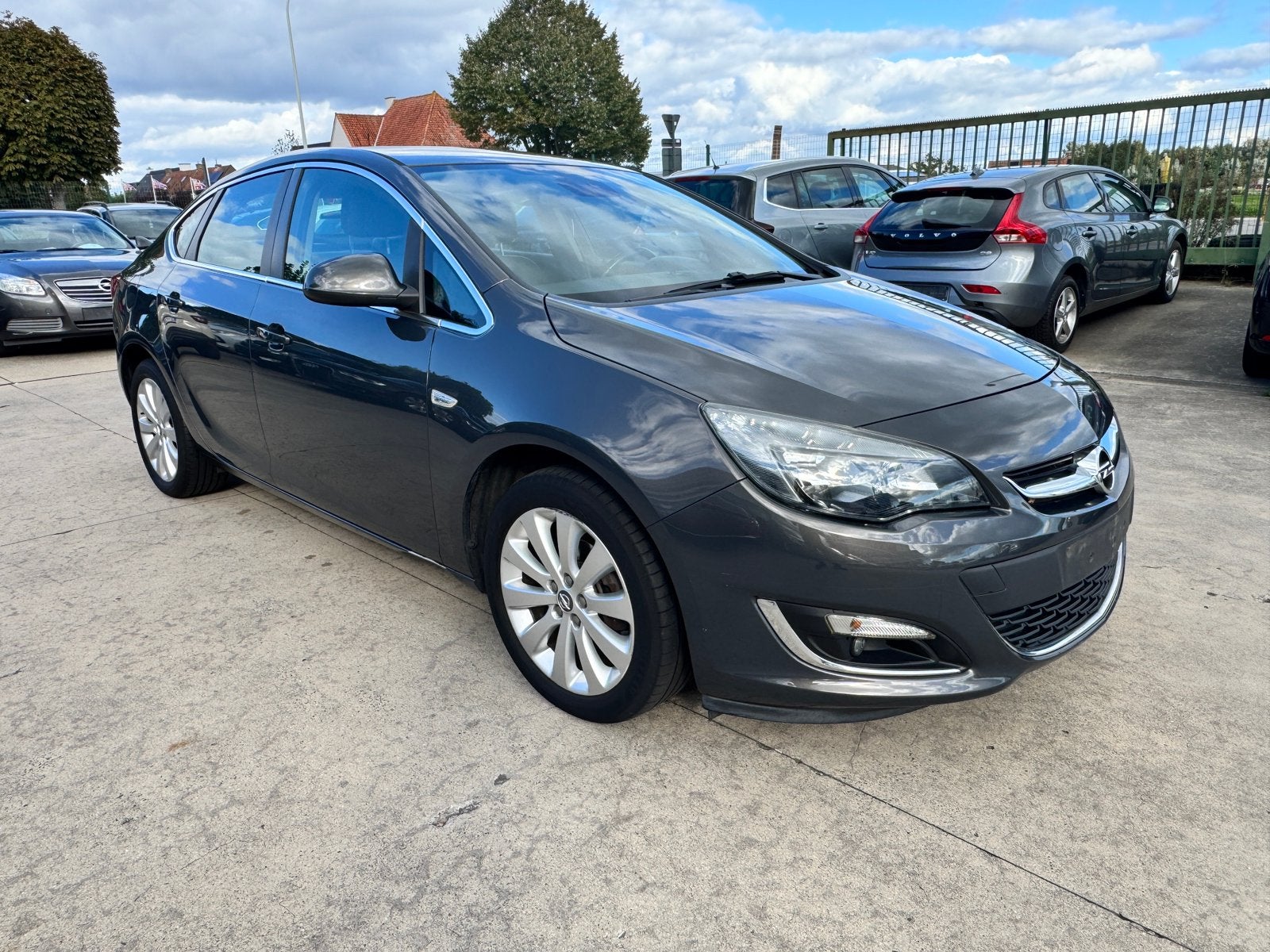 Opel Astra Notchback 1.6L Benzine 2014, Auto's, Euro 5, Bedrijf, Handgeschakeld, https://public.car-pass.be/vhr/f9d4d540-e74c-4884-bcba-3df64792cbfc