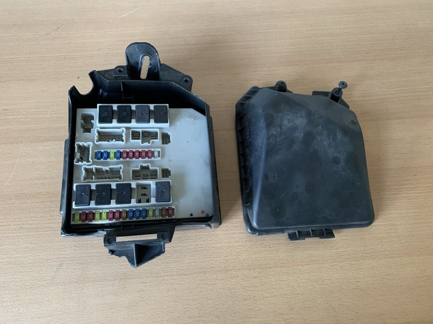 zekeringkast renault clio 3 / modus 8200233293C motorruimte, Renault, -, Utilisé, -