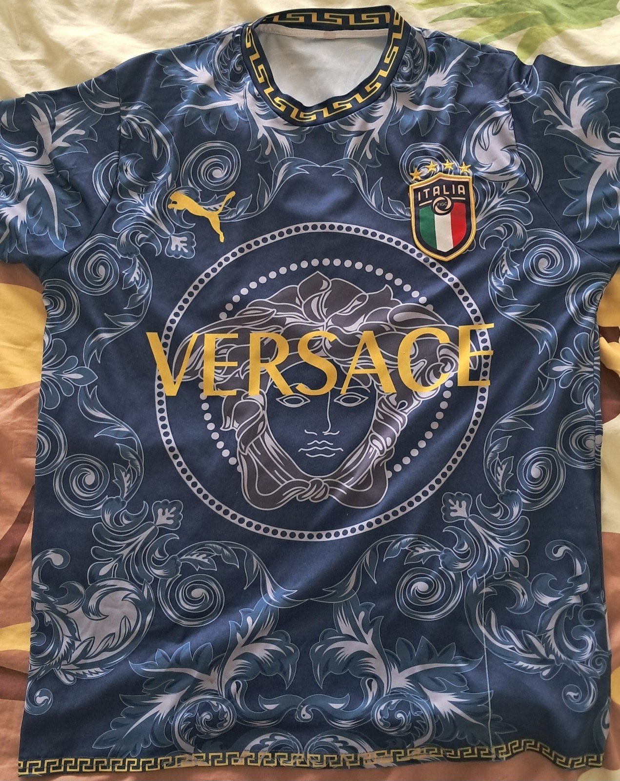 PUMA voetbal Italië tshirt (Versace), Kleding | Heren, T-shirts, Puma, Blauw, Maat 56/58 (XL), Ophalen of Verzenden