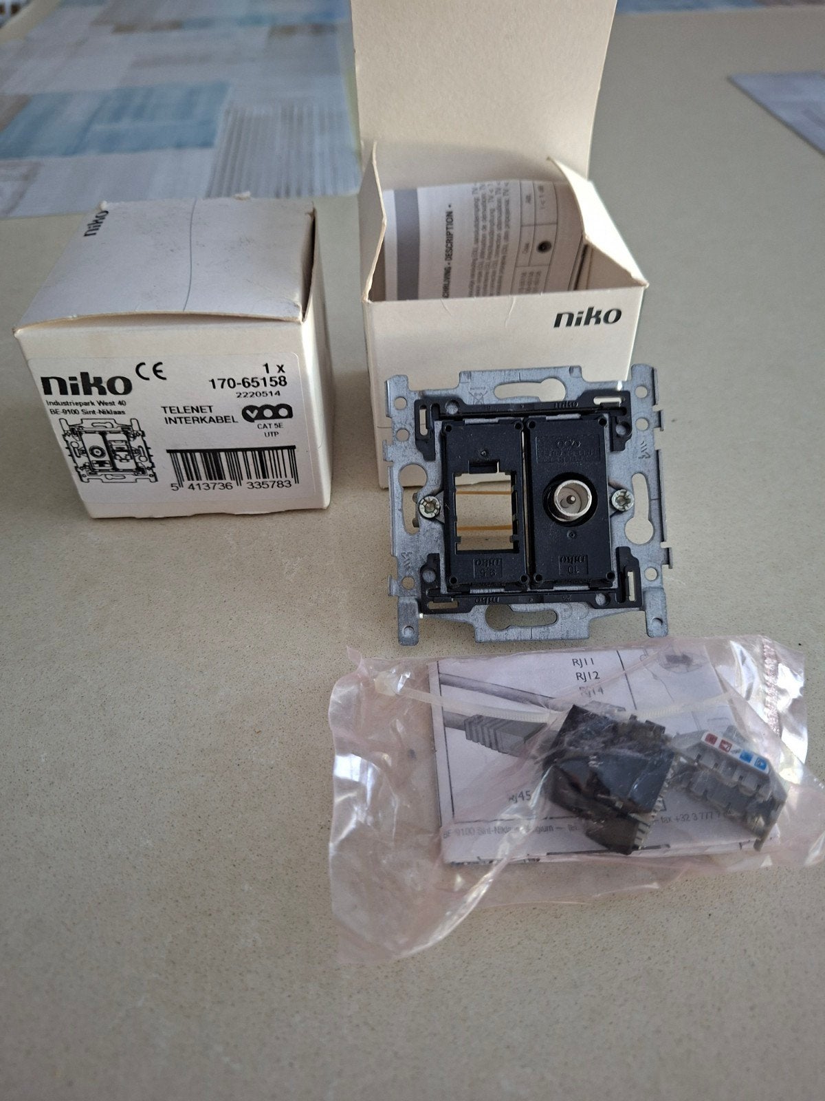 Combinatie coax met RJ45 aansluiting UTP, Doe-het-zelf en Bouw, Elektriciteit en Kabels, Ophalen of Verzenden