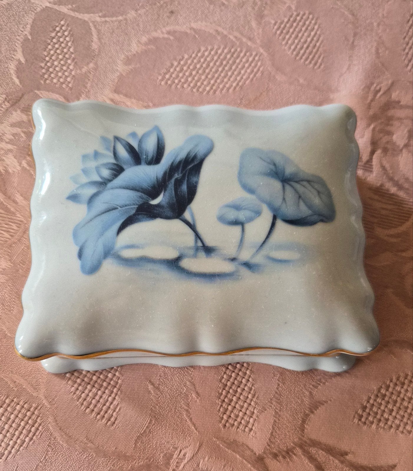 Bonbonnière en porcelaine de Limoges, Enlèvement ou Envoi, Comme neuf, Porcelaine