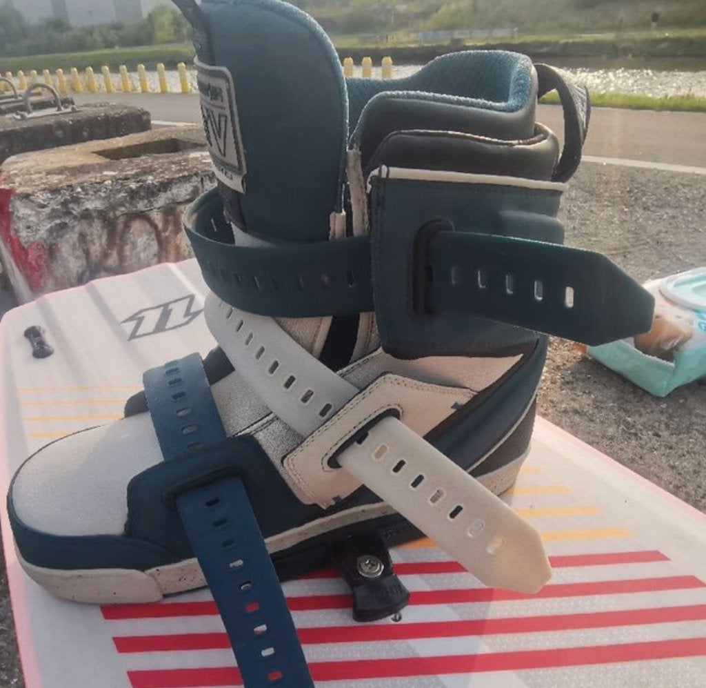 Slingshot KTV boots 47 ( neuves neve 500), Sports nautiques & Bateaux, Kitesurf, Enlèvement ou Envoi, Neuf