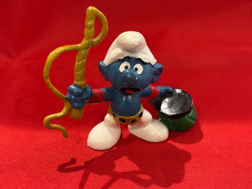 Junglesmurf Tarzan dompteur zweep 6,5 cm. Schleich Peyo 1979, Enlèvement ou Envoi, Utilisé, Autres Schtroumpfs, Poupée, Figurine ou Peluche