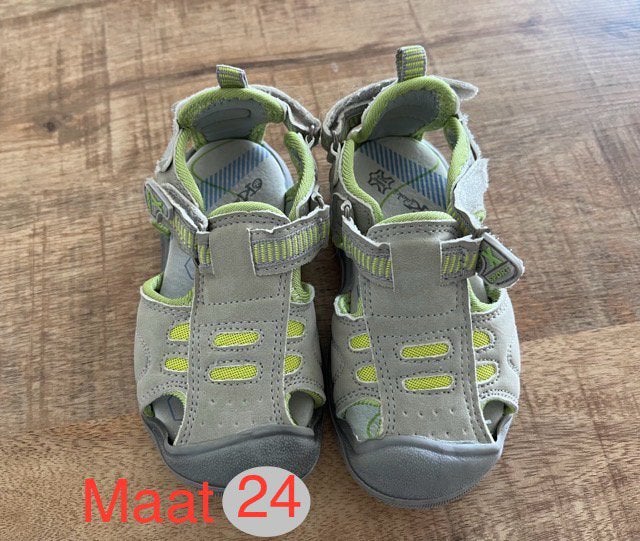 Sandalen verstelbaar maat 24 heel goede staat, Ophalen, Zo goed als nieuw