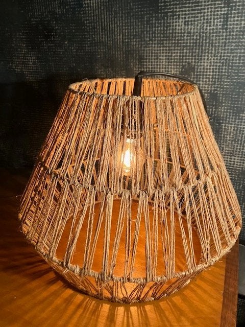LAMPEKAP IN MACRAME. ALS NIEUW., Hanglamp, Bruin, Natuurlijk materiaal, Rond