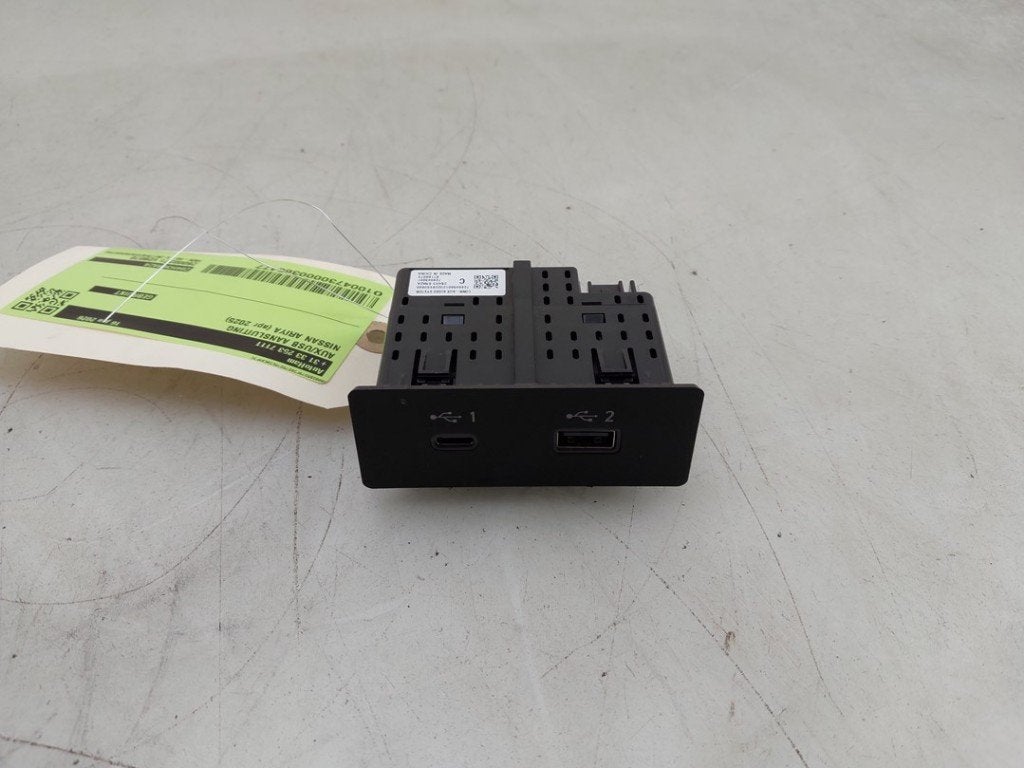 PORT AUX/USB Nissan Ariya (FE0) (01-2020/-) (|284H36RA2A|), Germany@nissan-services.eu, Kronenweg 38
50389  Wesseling, DE, Utilisé