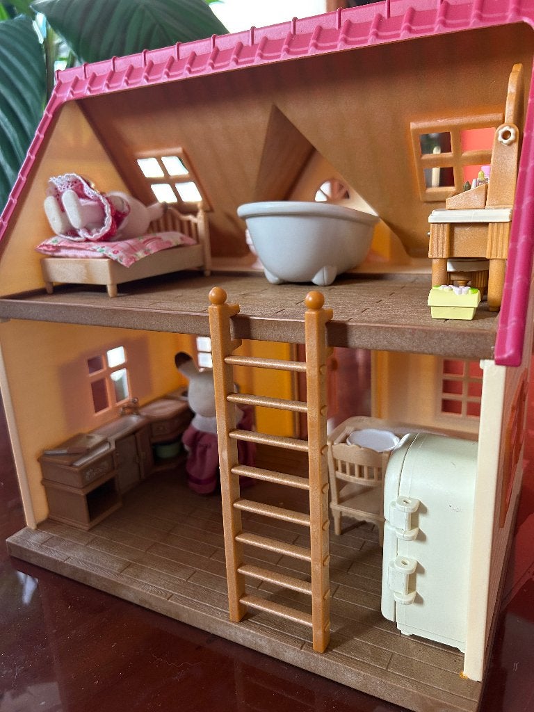 Sylvanian Families Country Home 5567 + accessories, Kinderen en Baby's, Speelgoed | Poppenhuizen, Ophalen, Zo goed als nieuw, Poppenhuis