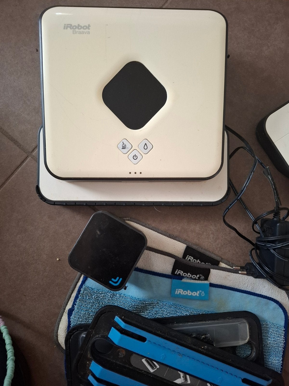 robot schoonmaakactie witte kleur  merk braava irobot, Enlèvement, Sans fil, IRobot