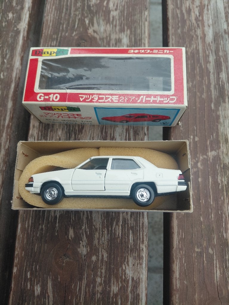 Ancienne voiture miniature avec boite d'origine, Enlèvement ou Envoi