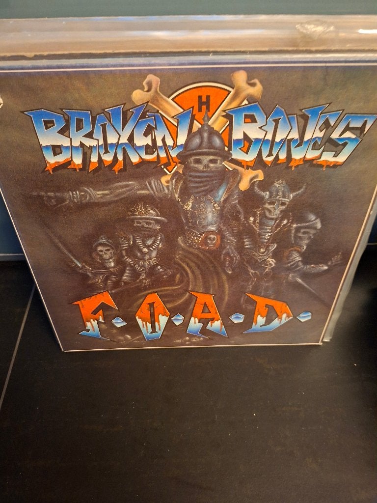 lp - broken bones - f.o.a.d. - vak 9, Enlèvement ou Envoi, Utilisé, Hardcore, Pochette photo