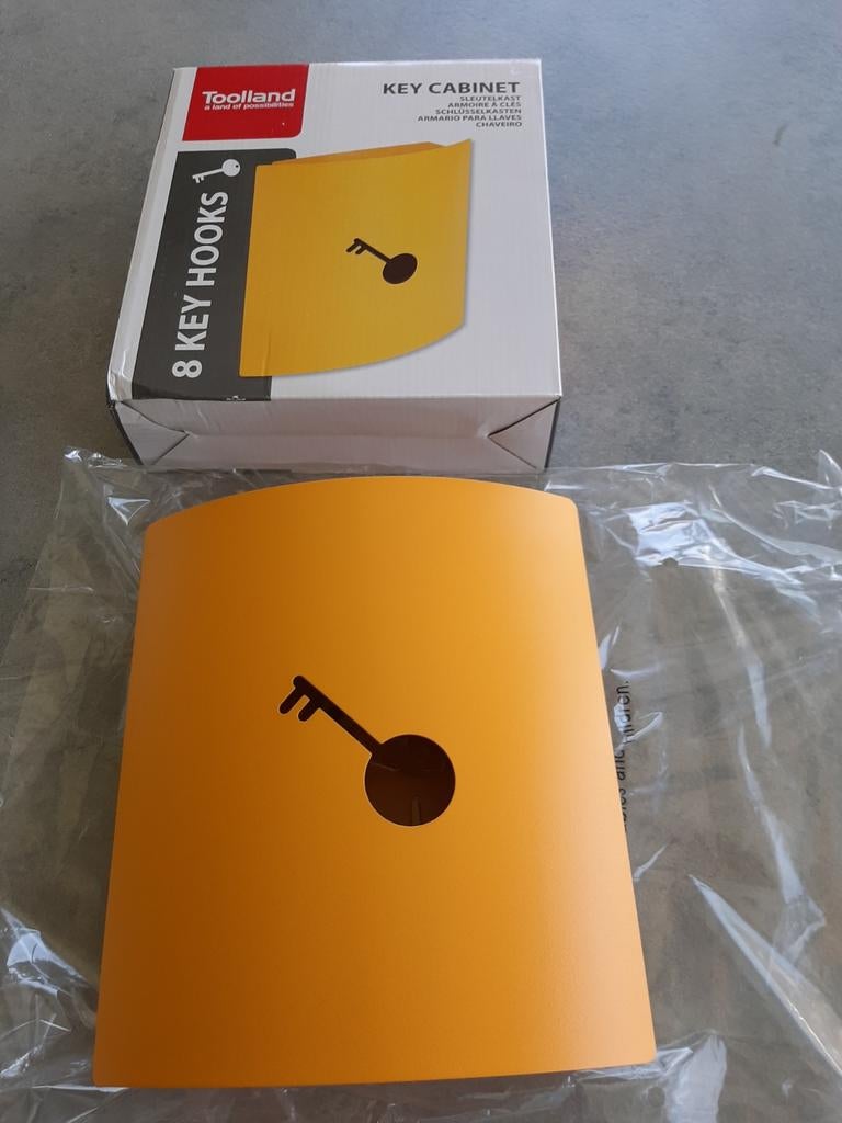 Sleutel kast. Nieuw, Ophalen