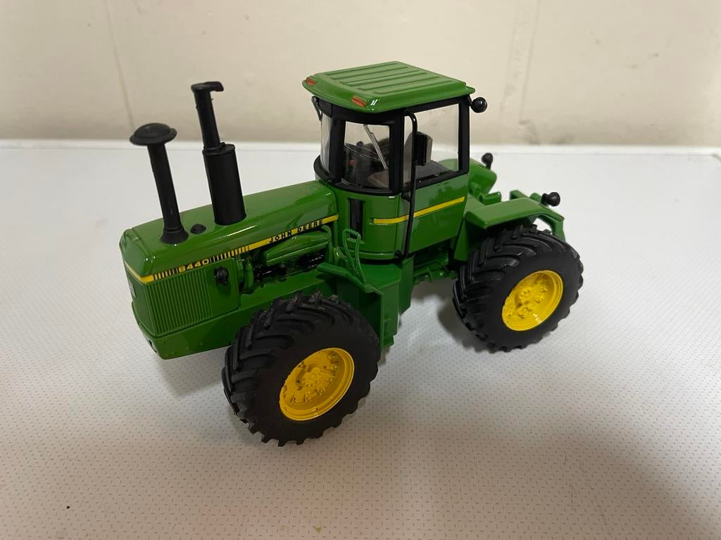 Britains - ERTL John Deere 8440 1:32, Hobby en Vrije tijd, Modelauto's | 1:32, Ophalen of Verzenden, Zo goed als nieuw, Britains