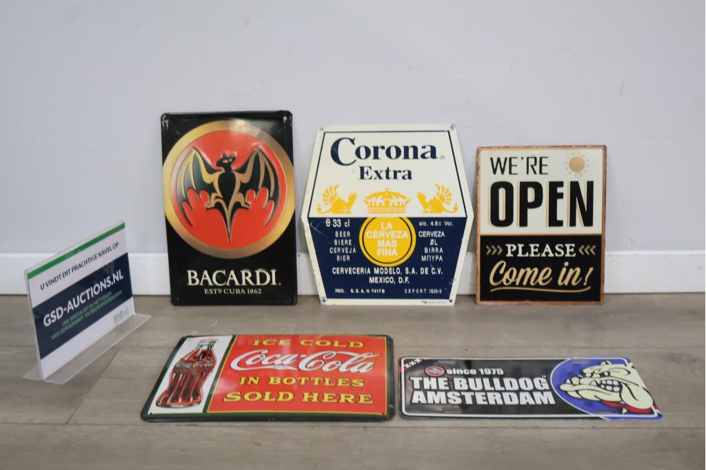Set van vijf metalen vintage reclameborden, Antiek en Kunst