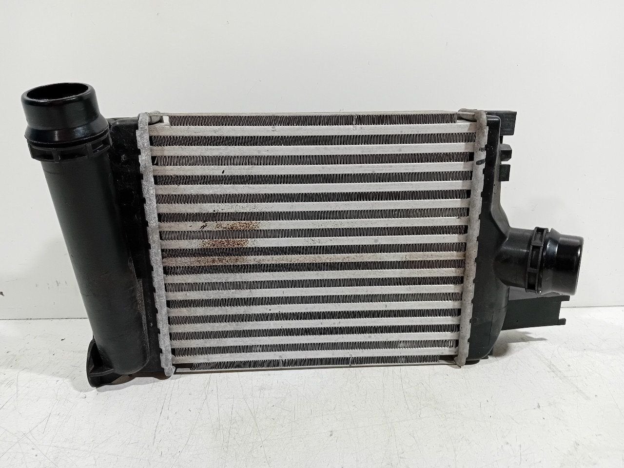 Intercooler radiateur Dacia Logan, Dacia, Onderdelen@venauto.nl, Van der Ven Autorecycling B.V., Ettenseweg 76, 4706 PB Roosendaal, The Netherlands