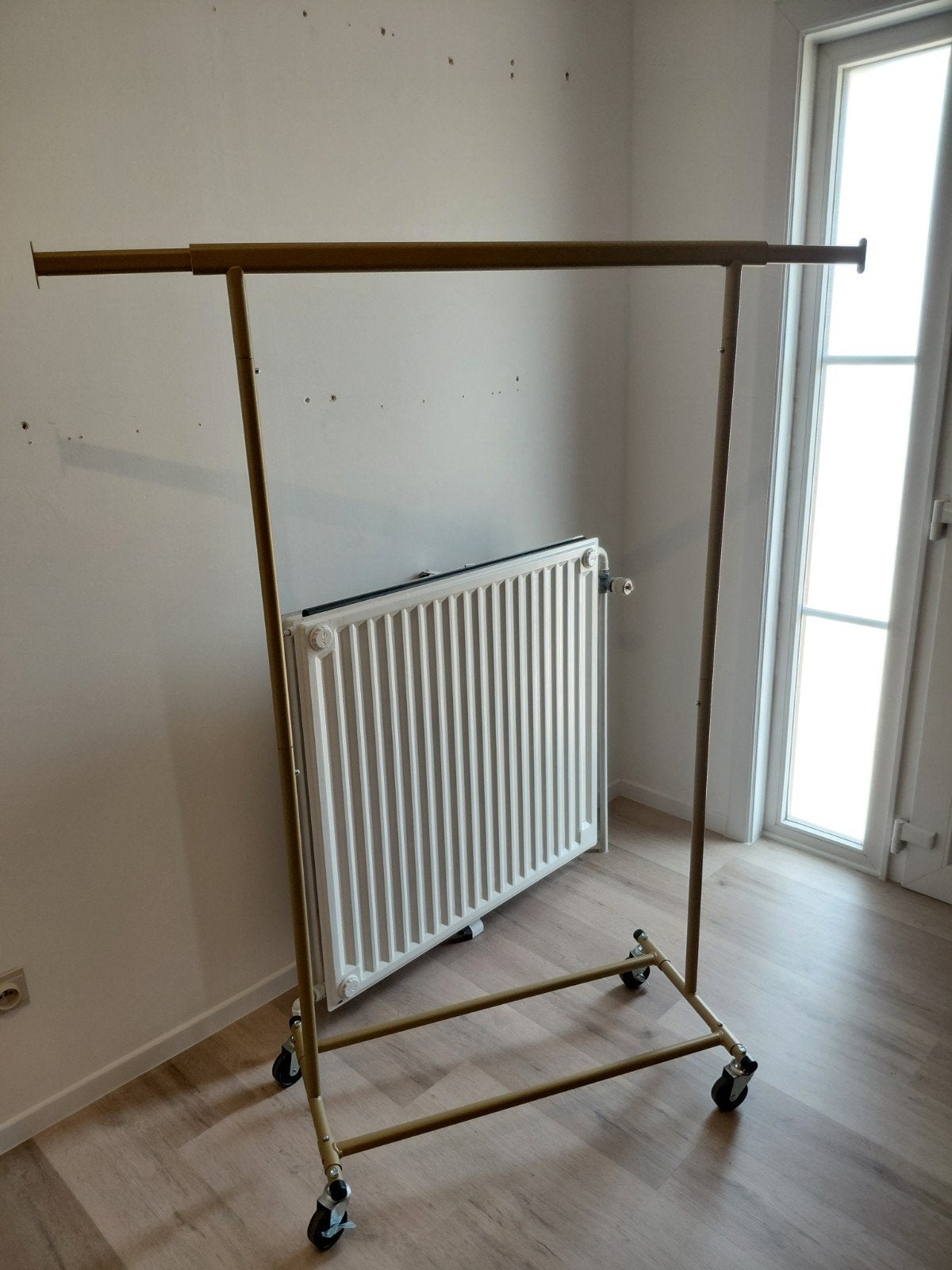 Tringle professionnelle sur roulettes dorée, Enlèvement, Comme neuf